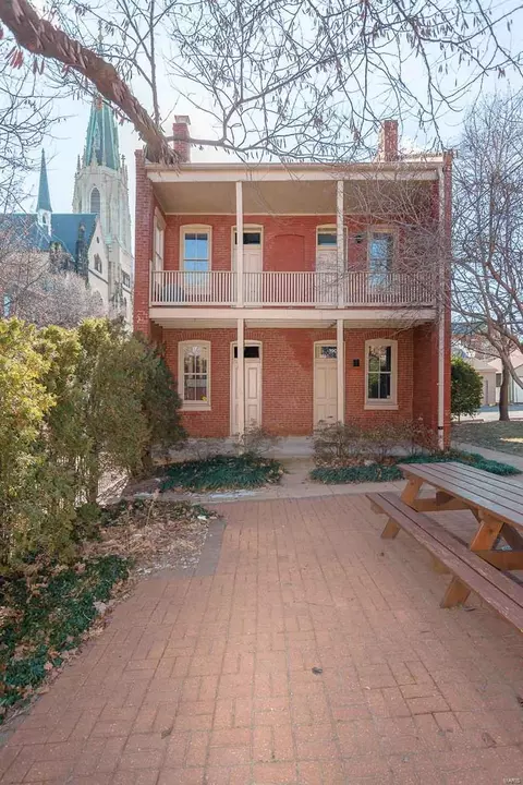 1909 S 8th St, Saint Louis, MO 63104