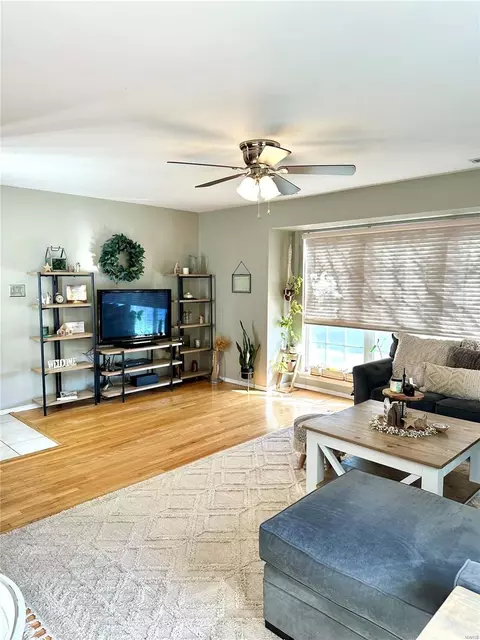 Living - 1103 Pocono Trl #A, Ballwin, MO 63021 photo 8 of 11
