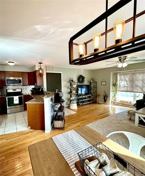 Living - 1103 Pocono Trl #A, Ballwin, MO 63021 photo 9 of 11