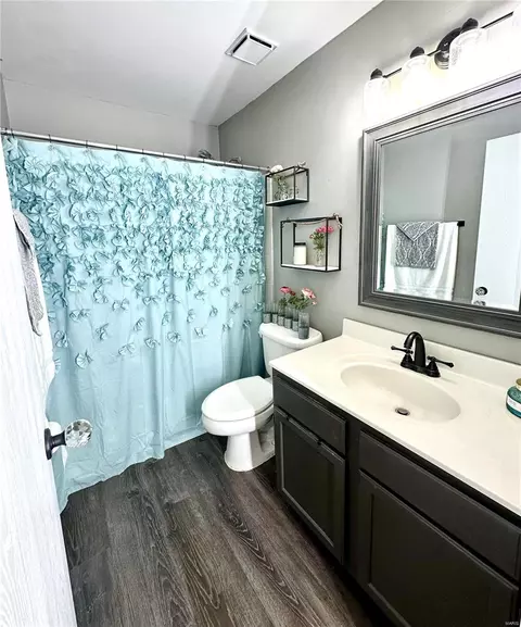 Bath - 1103 Pocono Trl #A, Ballwin, MO 63021 photo 2 of 3