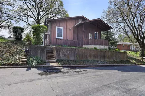 1032 Vine St, Saint Charles, MO 63301