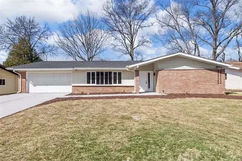 1521 Papillon Dr, Saint Louis, MO 63146