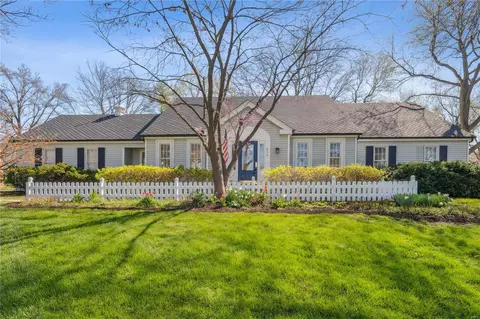 814 Kings Cliff Rd, Saint Louis, MO 63122