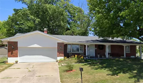 910 Fox Hill Rd, Saint Charles, MO 63301
