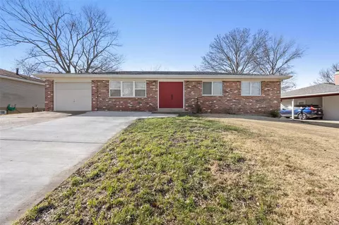 5223 Nottingham Estates Dr, Saint Louis, MO 63129