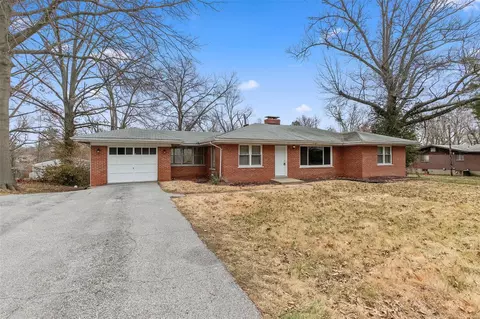 9832 Ventura Dr, Saint Louis, MO 63136