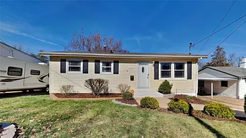 10557 Hobday Ave, Saint Ann, MO 63074