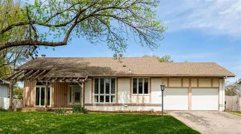 12015 Gardengate Dr, Saint Louis, MO 63146
