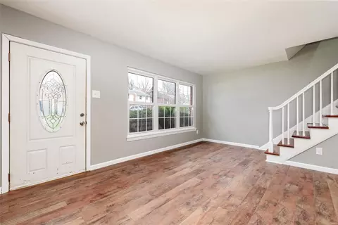 1004 Pine St, Saint Charles, MO 63301 photo 4