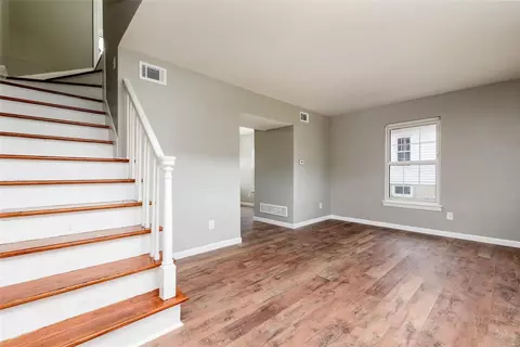 1004 Pine St, Saint Charles, MO 63301 photo 3