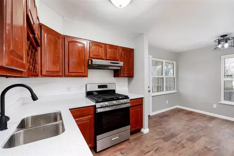 1004 Pine St, Saint Charles, MO 63301 photo 9