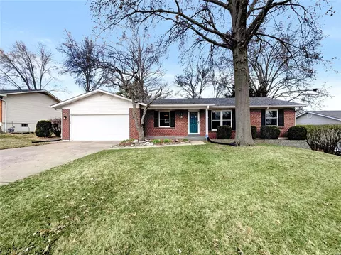 20 Armitage Dr, Saint Peters, MO 63376