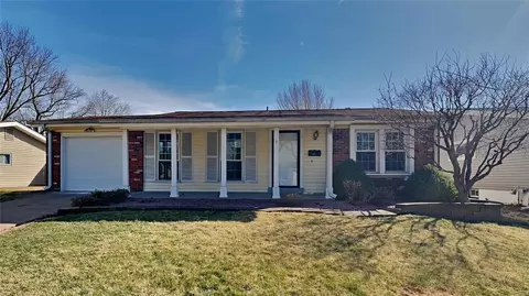 1360 Saint Anthony Ln, Florissant, MO 63033