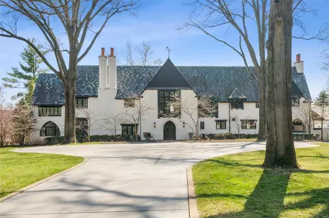 10490 Ladue Rd, Saint Louis, MO 63141