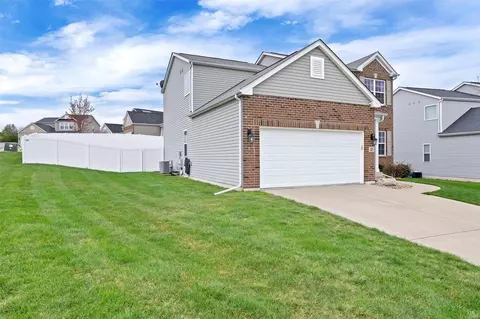 Exterior - 227 Thorn Brook Drive Dr, O'fallon, MO 63366 photo 3 of 8