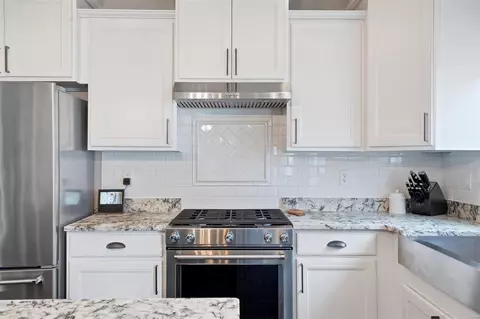Kitchen - 227 Thorn Brook Drive Dr, O'fallon, MO 63366 photo 4 of 5