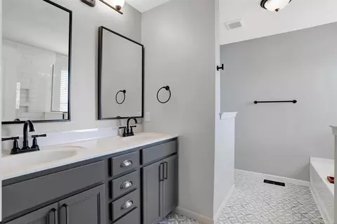 Bath - 227 Thorn Brook Drive Dr, O'fallon, MO 63366 photo 3 of 5