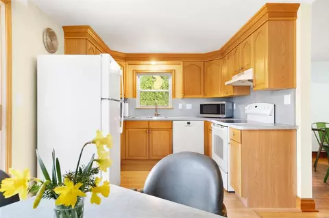 Kitchen - 29 N Kern Dr, O'fallon, MO 63366 photo 2 of 2