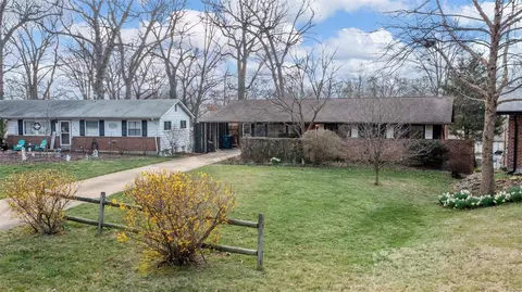1328 Tahiti Dr, Saint Louis, MO 63126