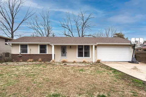 27 Oxbow Rd, Saint Peters, MO 63376