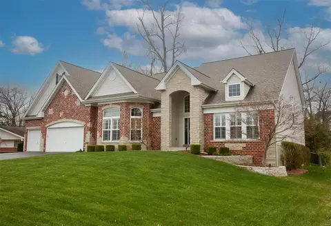 1535 Fawnvalley Dr, Saint Louis, MO 63131