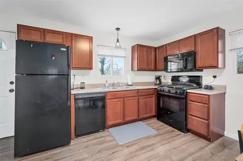 Kitchen - 414 Eggering Dr, O'fallon, MO 63366 photo 2 of 4