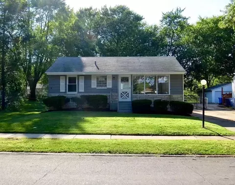 355 De Smet Dr, Florissant, MO 63031