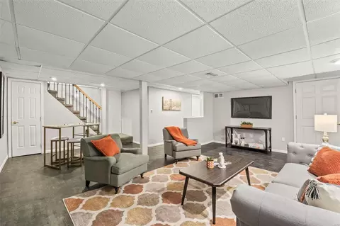 Living - 223 Victor Ct, Ballwin, MO 63021 photo 6 of 8
