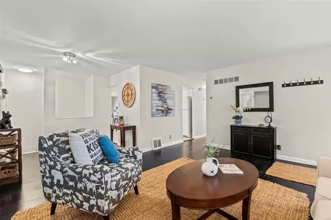 Living - 223 Victor Ct, Ballwin, MO 63021 photo 3 of 8