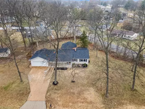 View/Area - 223 Victor Ct, Ballwin, MO 63021 photo 2 of 3