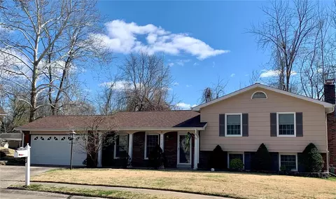 1012 N Duchesne Dr, Saint Charles, MO 63301