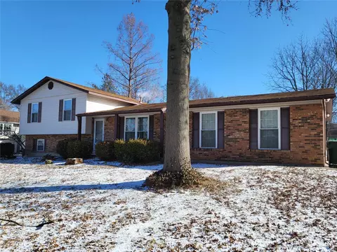 23 Barkwood Trails Dr, Saint Peters, MO 63376