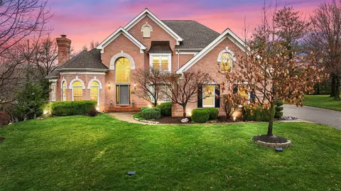 339 Hampshire Hill Ln, Saint Louis, MO 63141