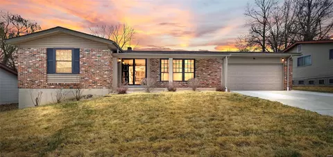 14544 Pettycoat Ln, Florissant, MO 63034