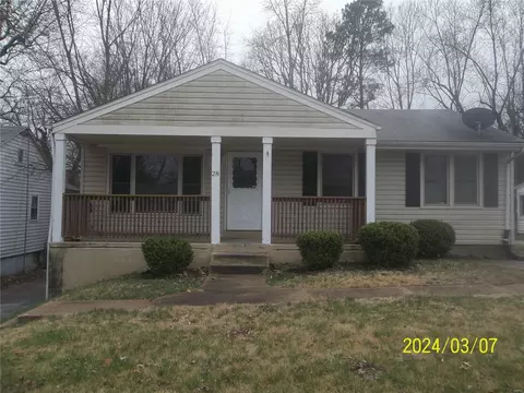 28 Connolly Dr, Saint Louis, MO 63135
