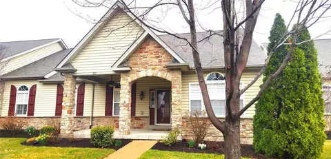 105 Scenic Pass Dr #V, Saint Peters, MO 63376