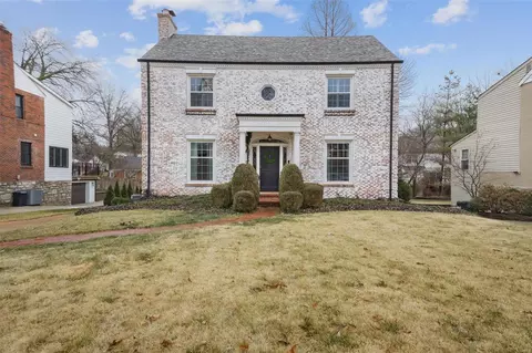 12 Enfield Rd, Saint Louis, MO 63132