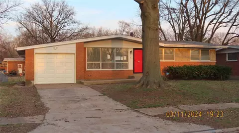 9700 Perch Dr, Saint Louis, MO 63136