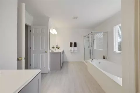 Bath - 222 Fox Haven Ct, O'fallon, MO 63368 photo 3 of 4