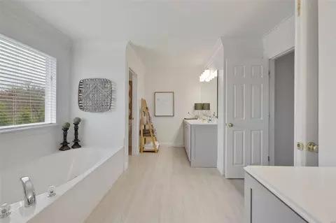 Bath - 222 Fox Haven Ct, O'fallon, MO 63368 photo 2 of 4