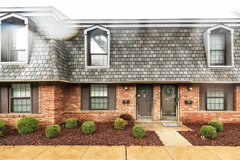 1833 Mansard Dr, Saint Louis, MO 63125