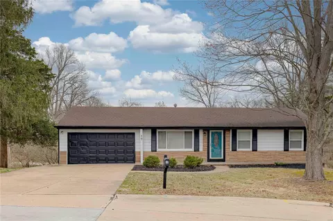 17 Shireford Ln, Saint Louis, MO 63135
