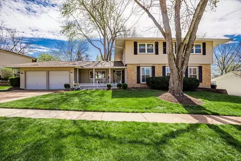 806 Big Bend Woods Dr, Manchester, MO 63021