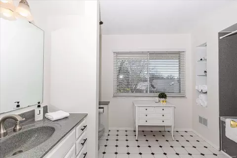 Bath - 806 Big Bend Woods Dr, Manchester, MO 63021 photo 3 of 5