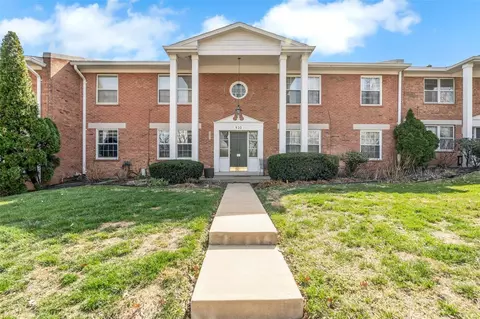 930 Marshall Ave #D, Webster Groves, MO 63119