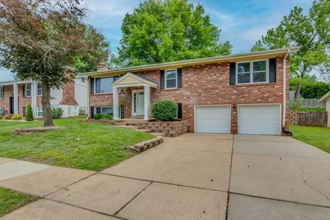 586 Bridgebend Rd, Ballwin, MO 63021 photo 2