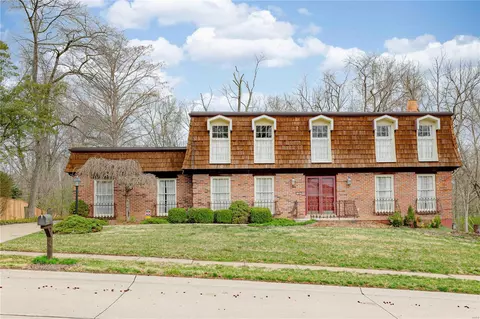 148 Chateaugay Ln, Chesterfield, MO 63017