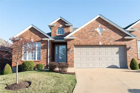154 Tori Pines Dr, Saint Louis, MO 63129