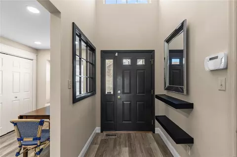Entry Way - 105 Cascade Circle Dr, Ballwin, MO 63021 photo 2 of 4