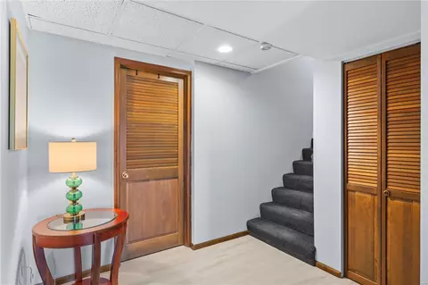 Entry Way - 105 Cascade Circle Dr, Ballwin, MO 63021 photo 4 of 4